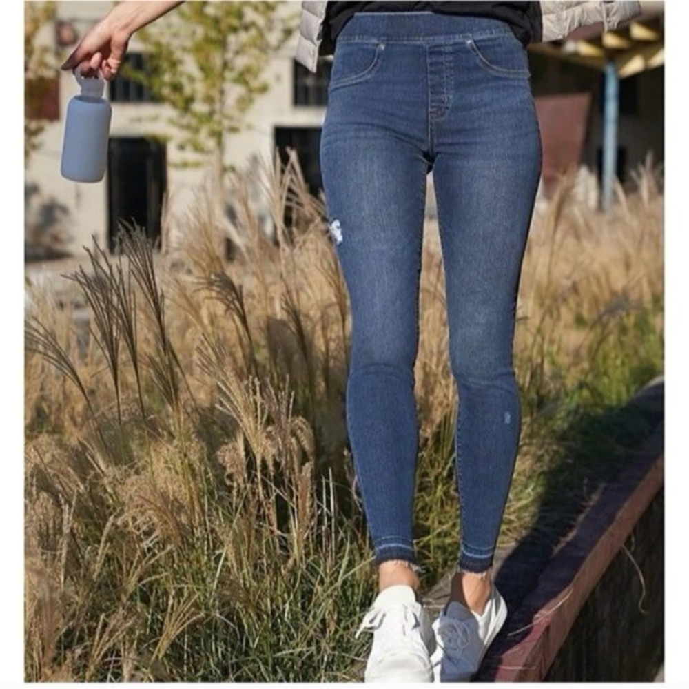 Spanx straight leg pull on blue jeans XL